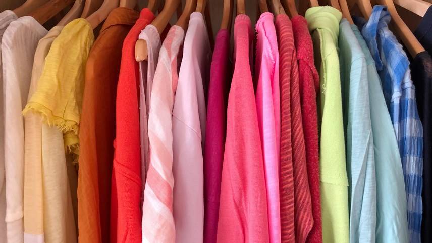  Como prolongar a vida das suas roupas de cor  