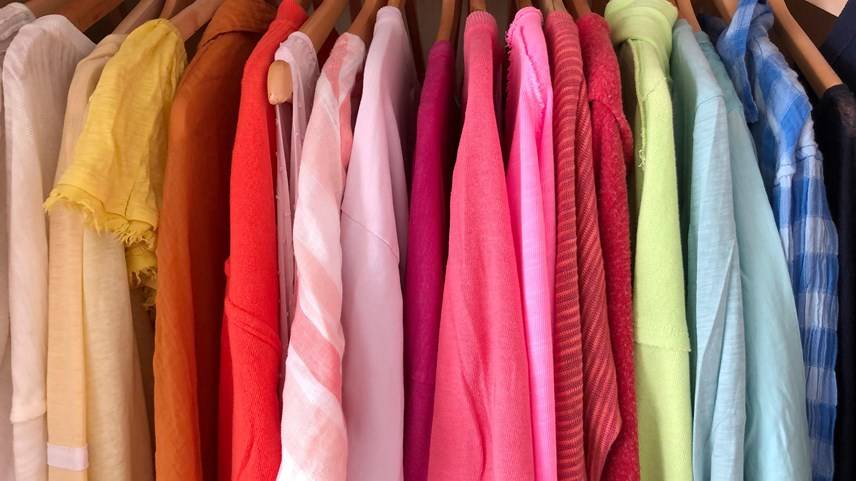  7 passos para evitar que a cor da roupa se desvaneça  