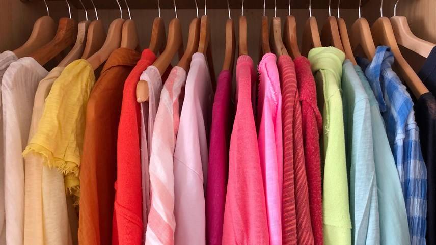  Como eliminar nódoas de café de roupas coloridas